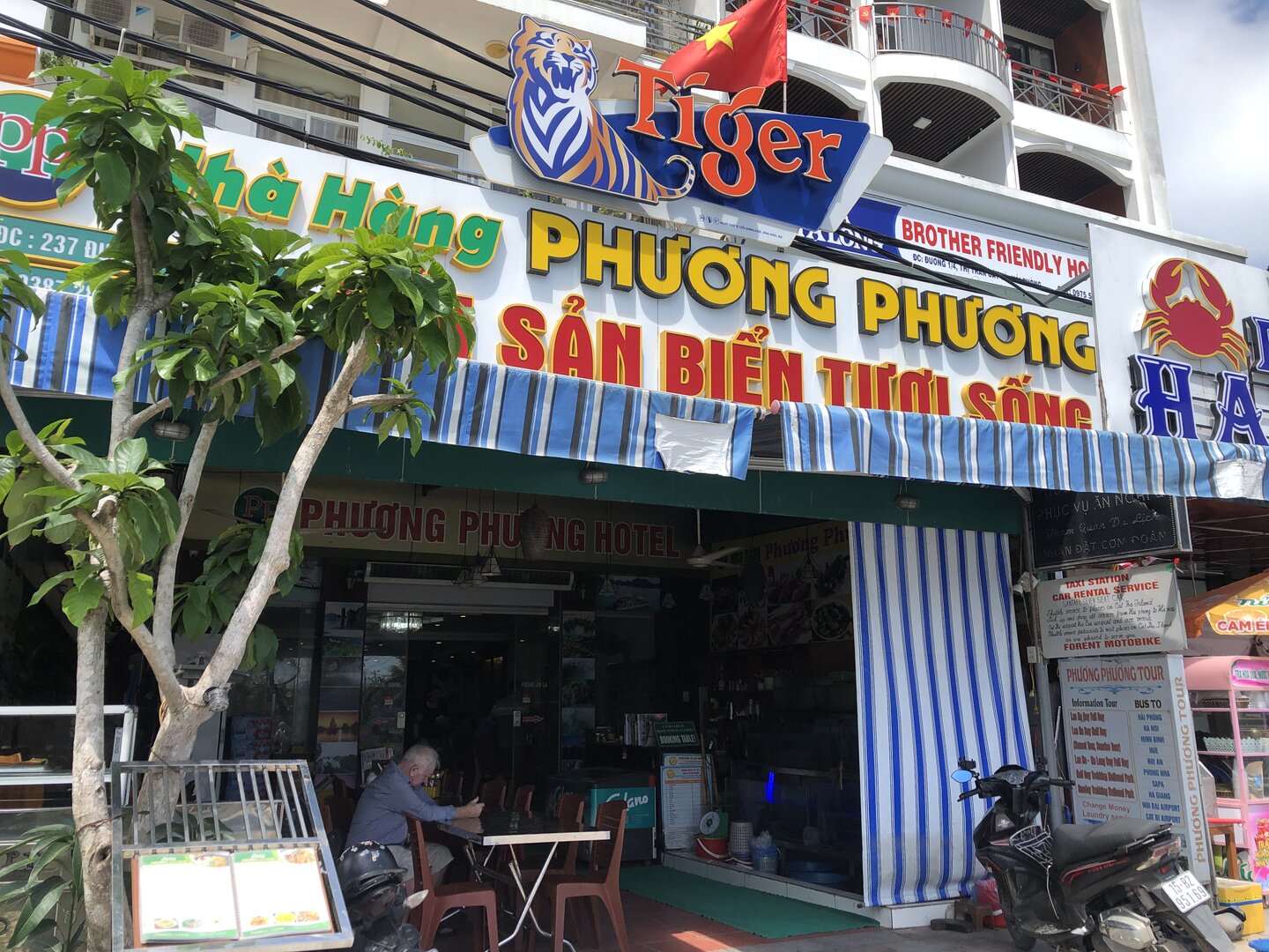 Nhà hàng Phương Phương - Cát Bà