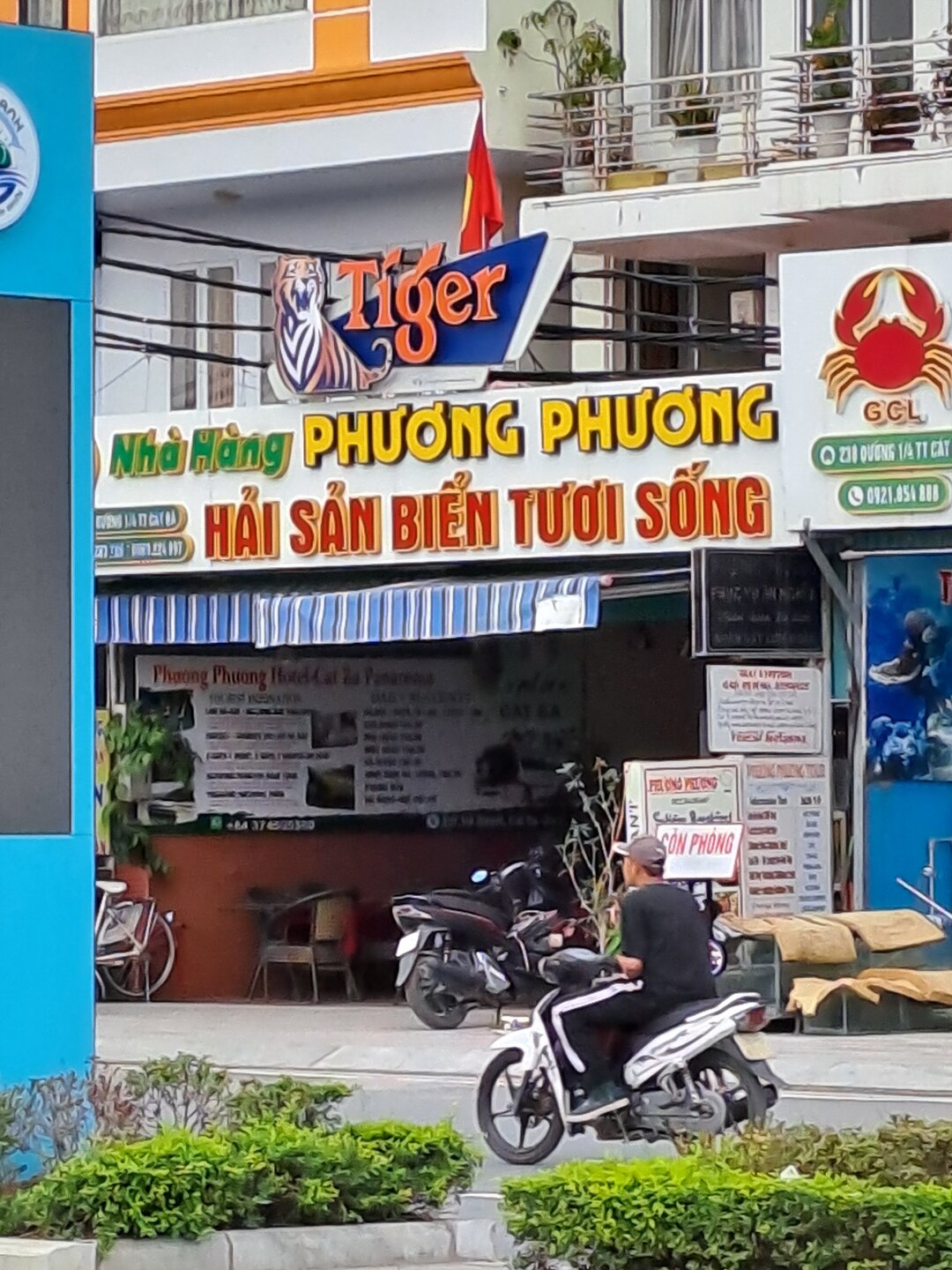 Nhà hàng Phương Phương - Cát Bà