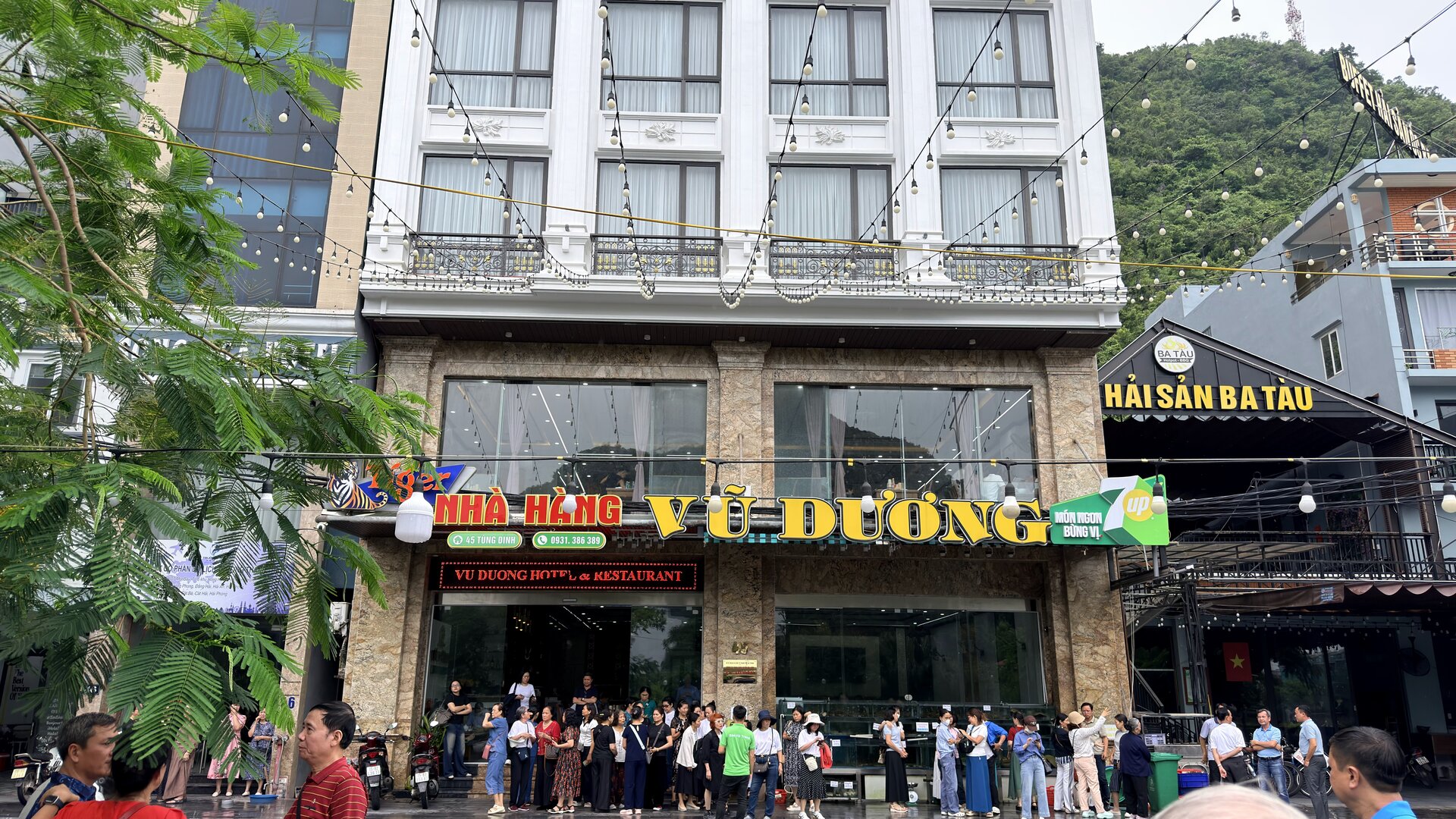 Cat Ba Vu Duong Seafood Restaurant