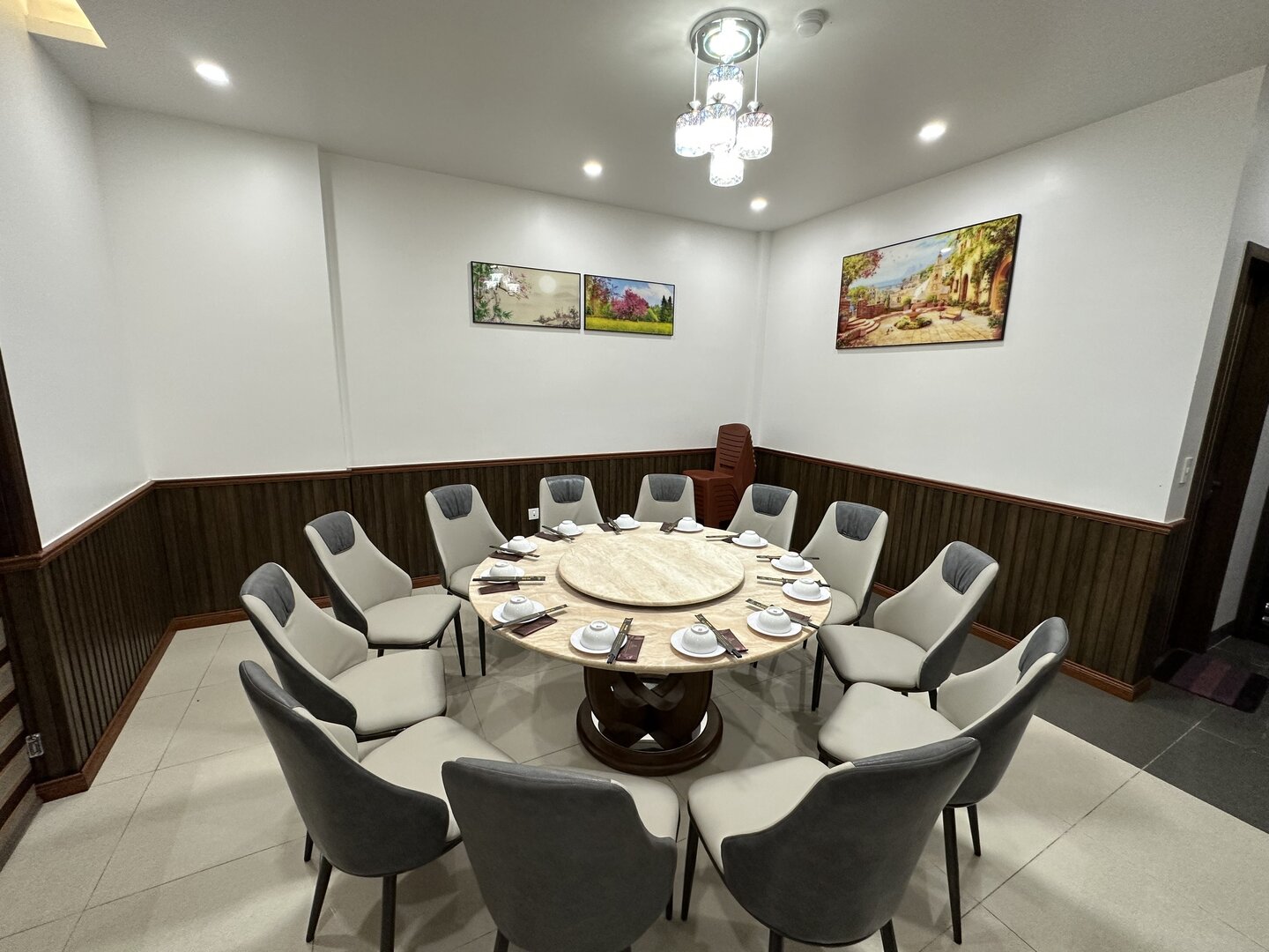 Cat Ba Vu Duong Seafood Restaurant