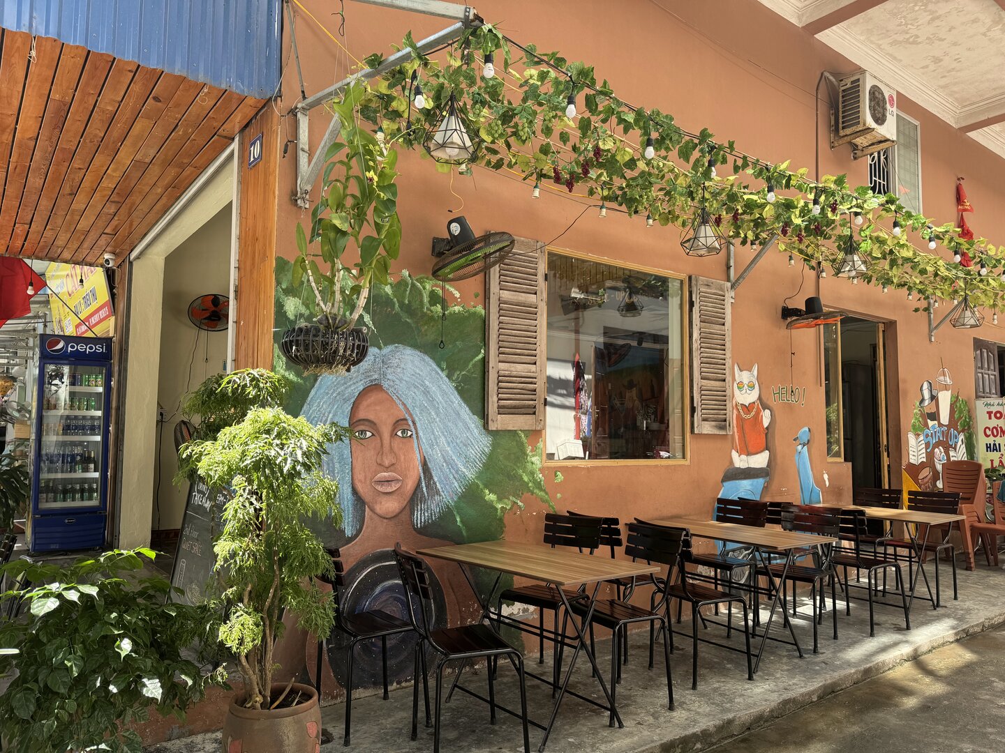 Start Up Cafe & restaurant