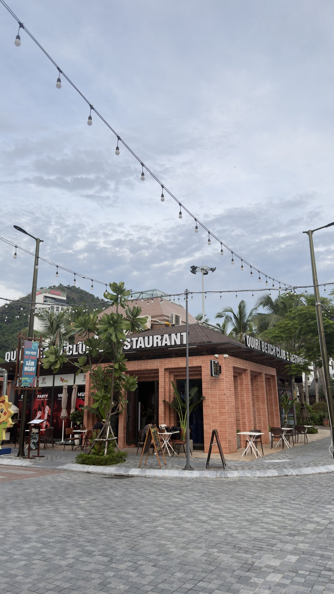 Quiri Beach Club & Restaurant
