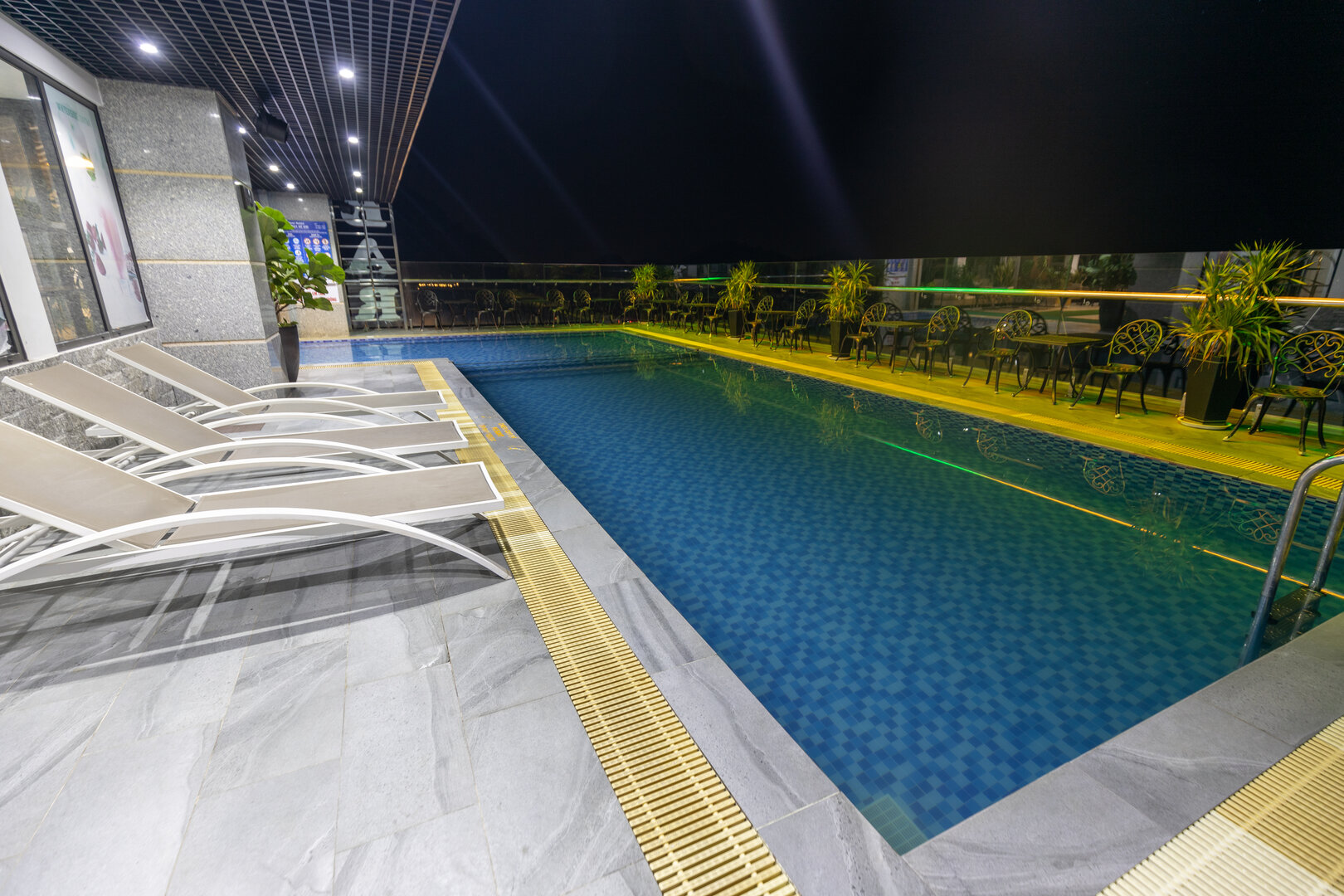 Sky Bar Sirocco & Rooftop