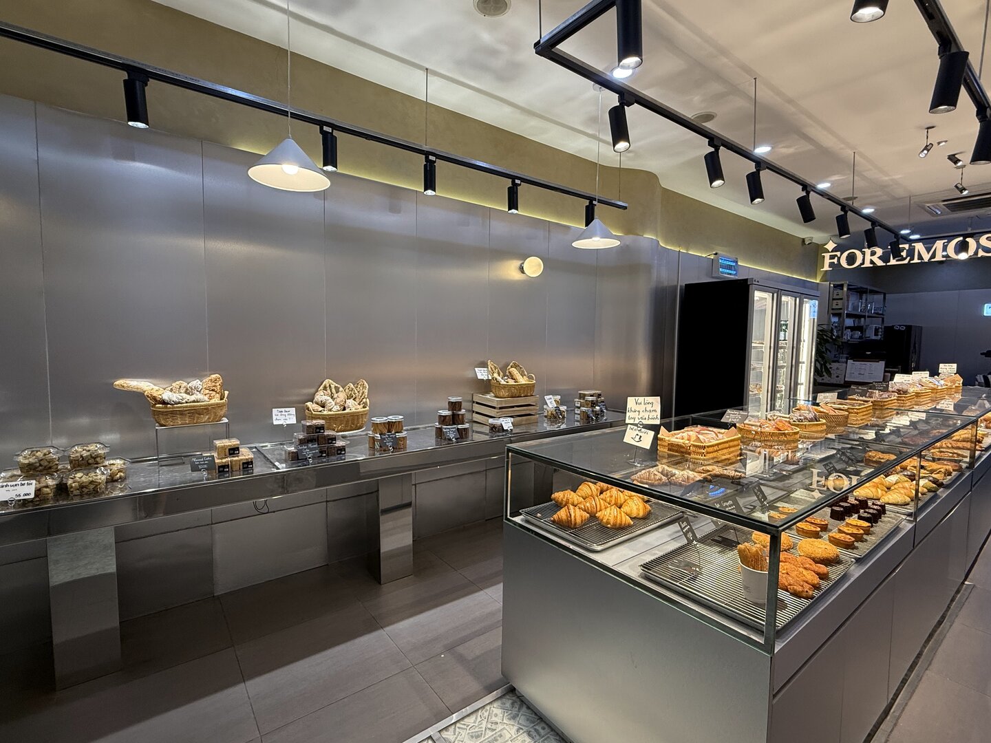Foremost Bakery Huỳnh Thúc Kháng