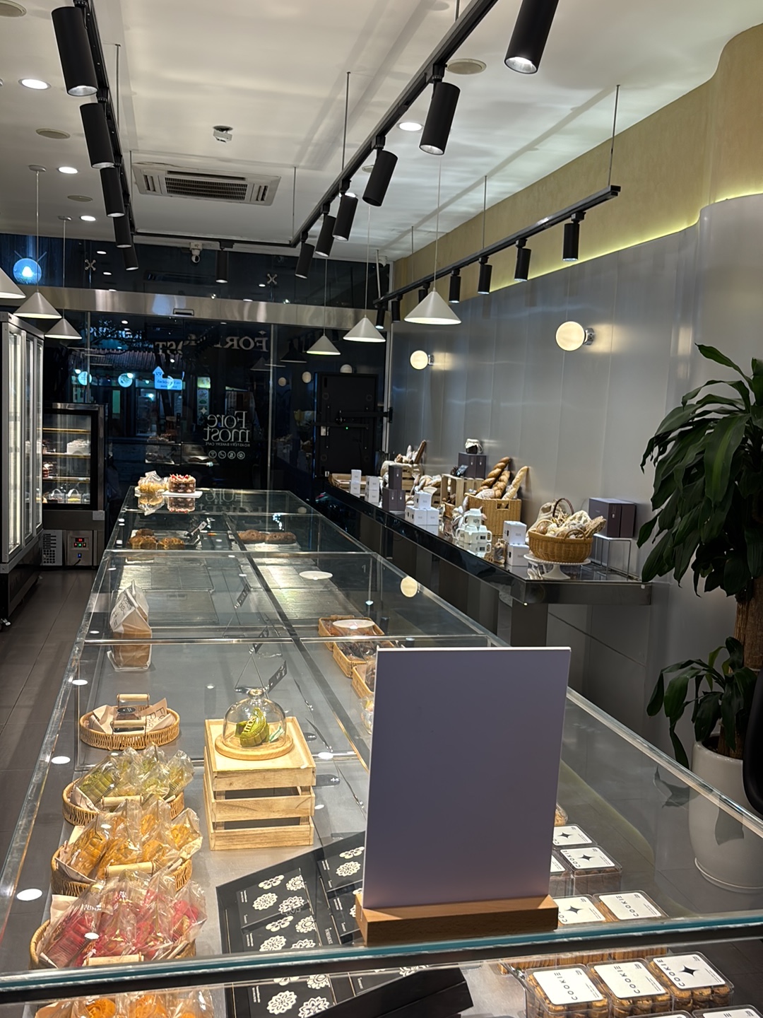 Foremost Bakery Huỳnh Thúc Kháng