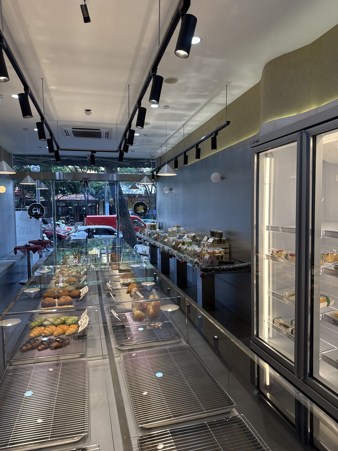 Foremost Bakery Huỳnh Thúc Kháng