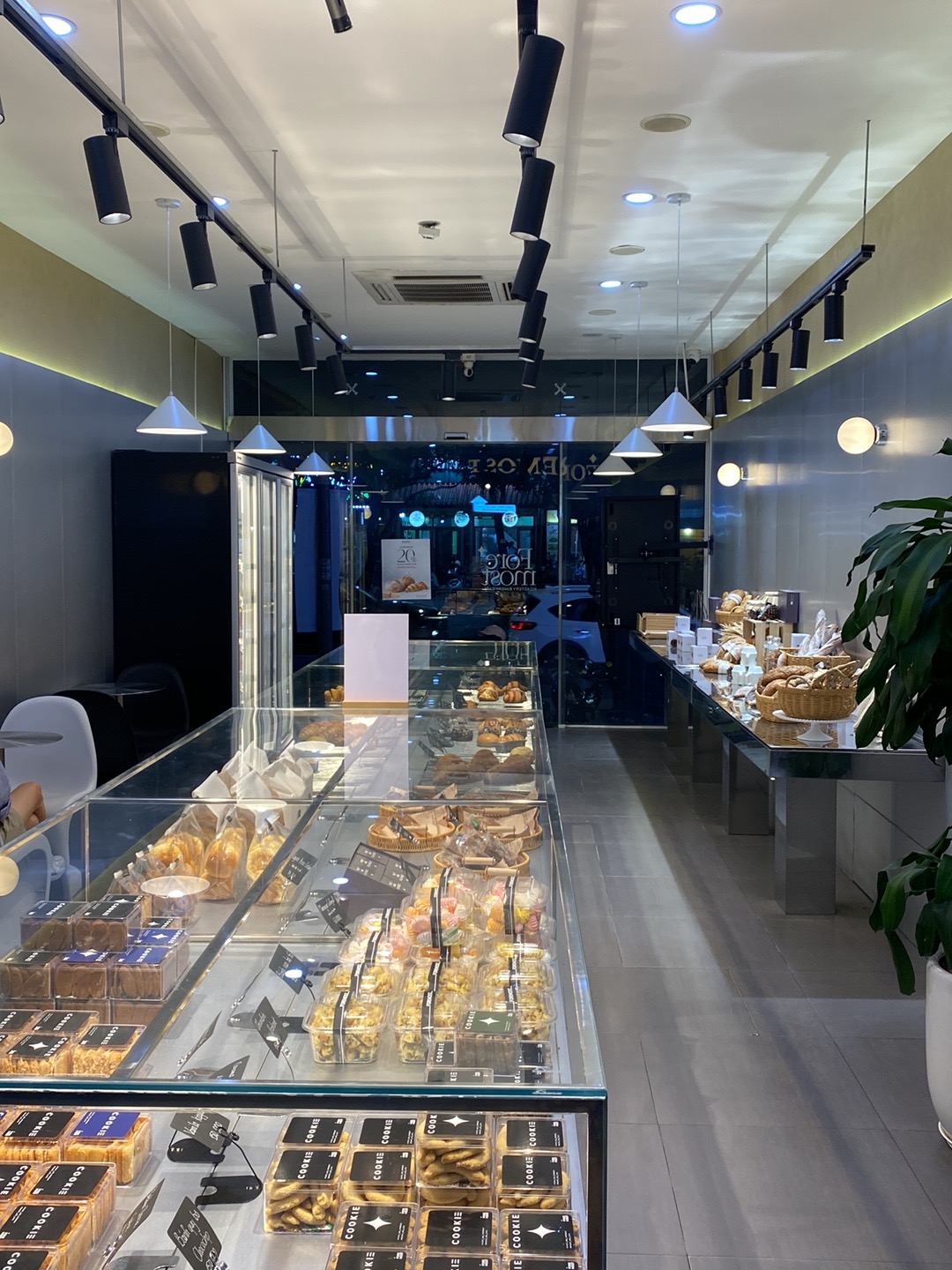 Foremost Bakery Huỳnh Thúc Kháng