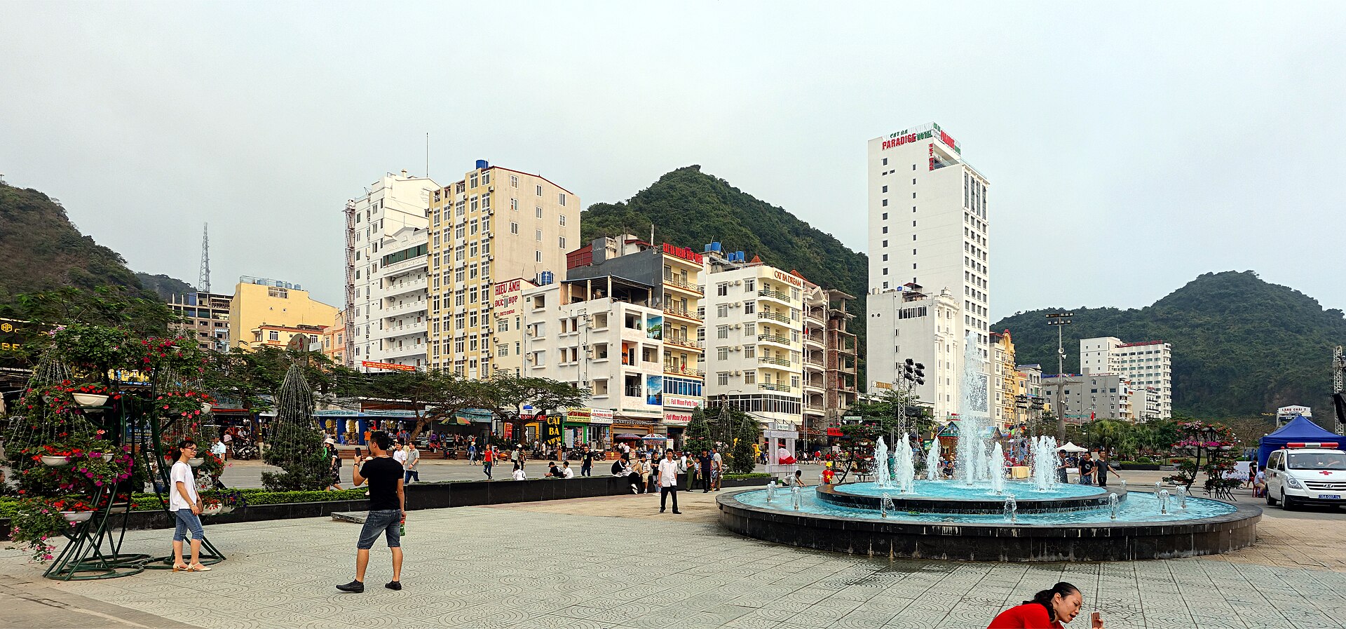 Quảng trường Cát Bà