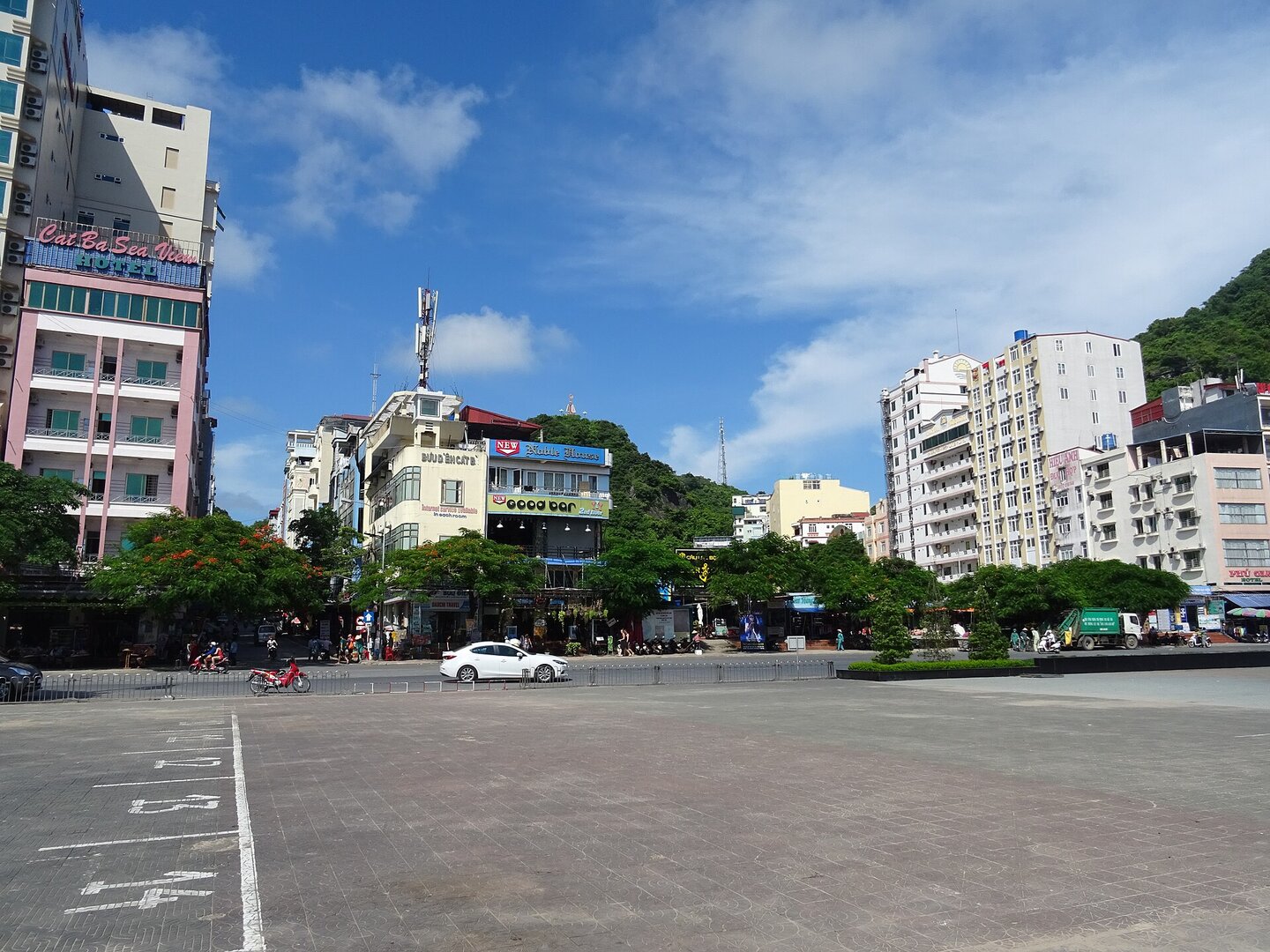 Quảng trường Cát Bà