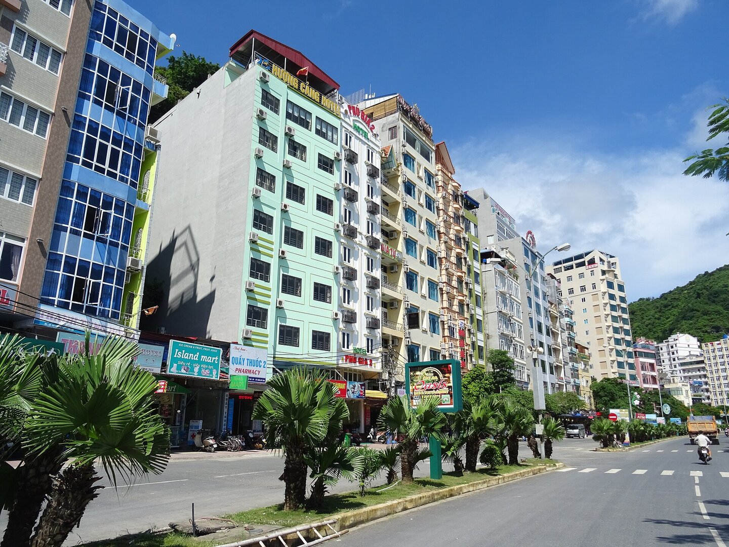 Quảng trường Cát Bà