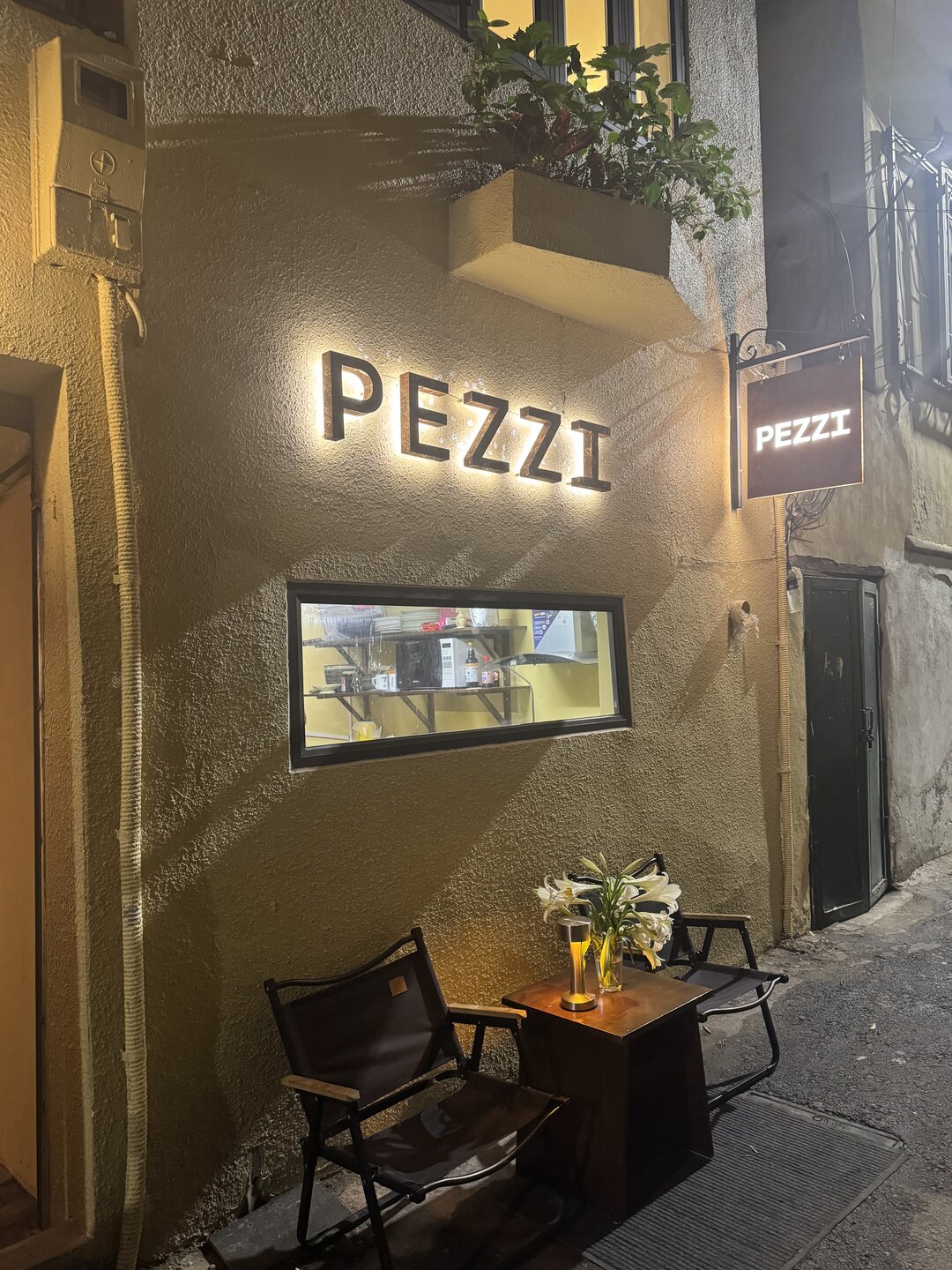 PEZZI Eatery