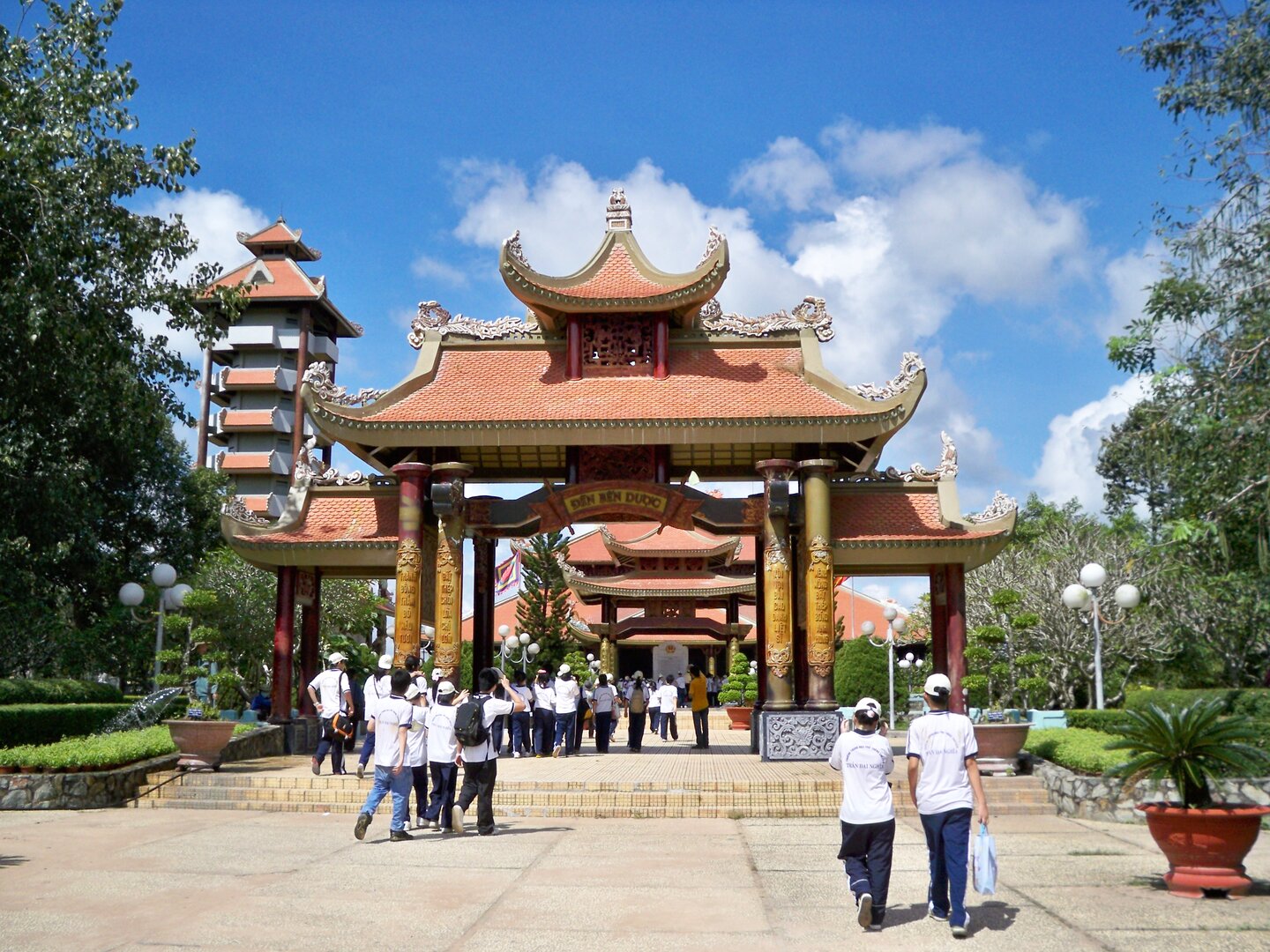 Đền Tưởng niệm Liệt sĩ Bến Dược