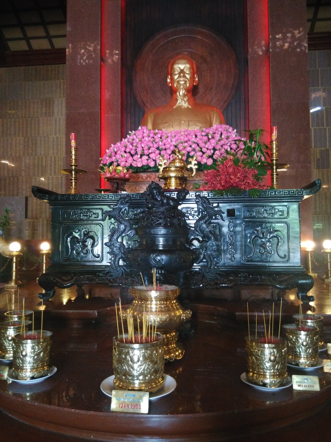 Đền Tưởng niệm Liệt sĩ Bến Dược