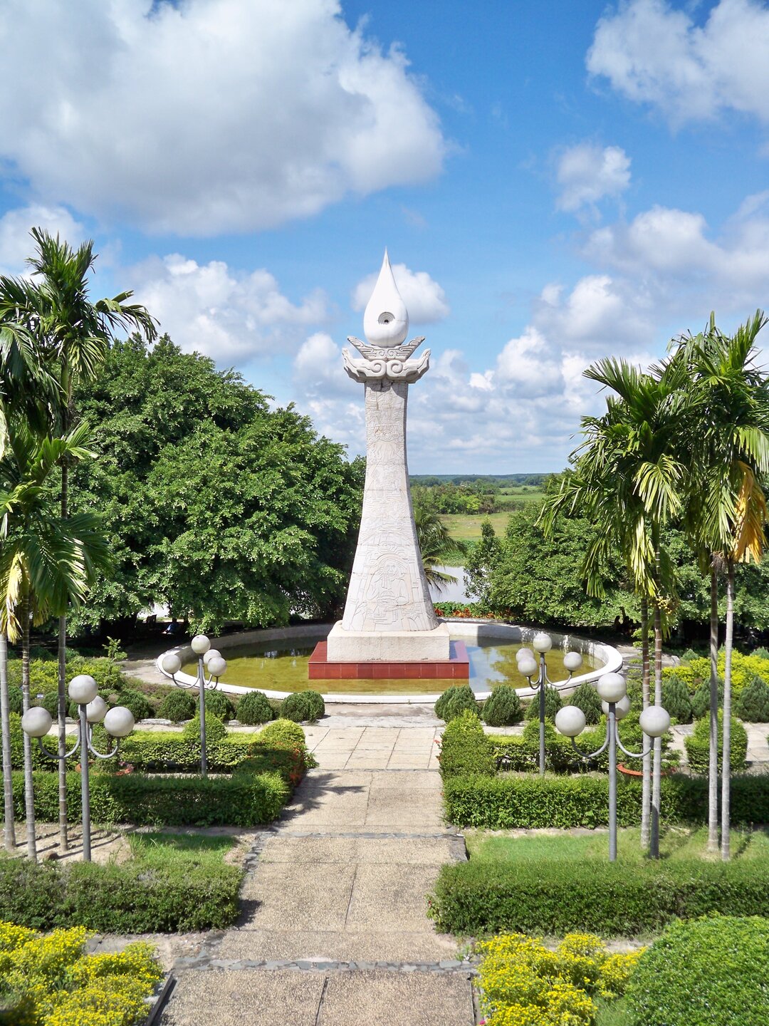 Đền Tưởng niệm Liệt sĩ Bến Dược