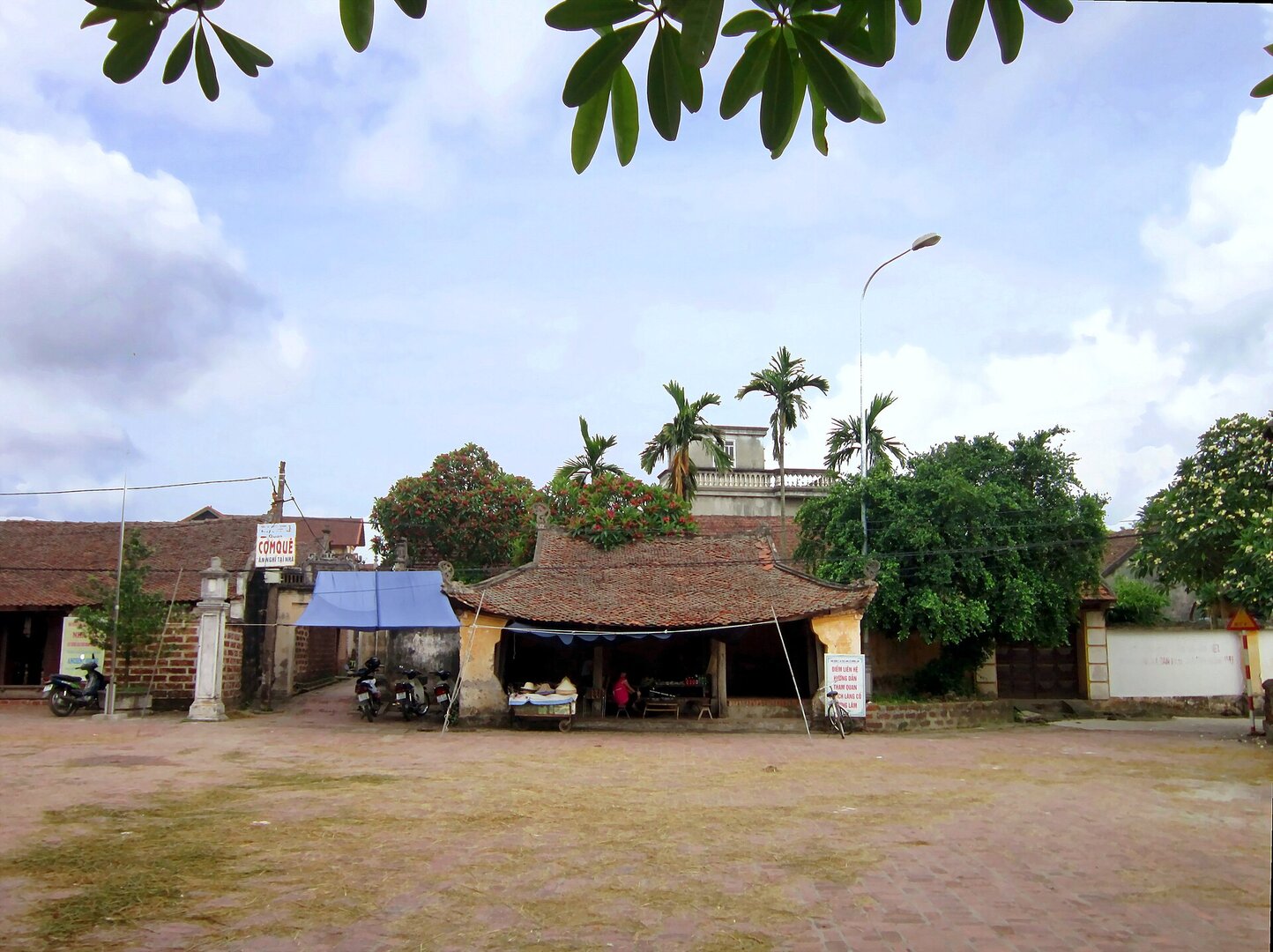 Làng cổ Đường Lâm