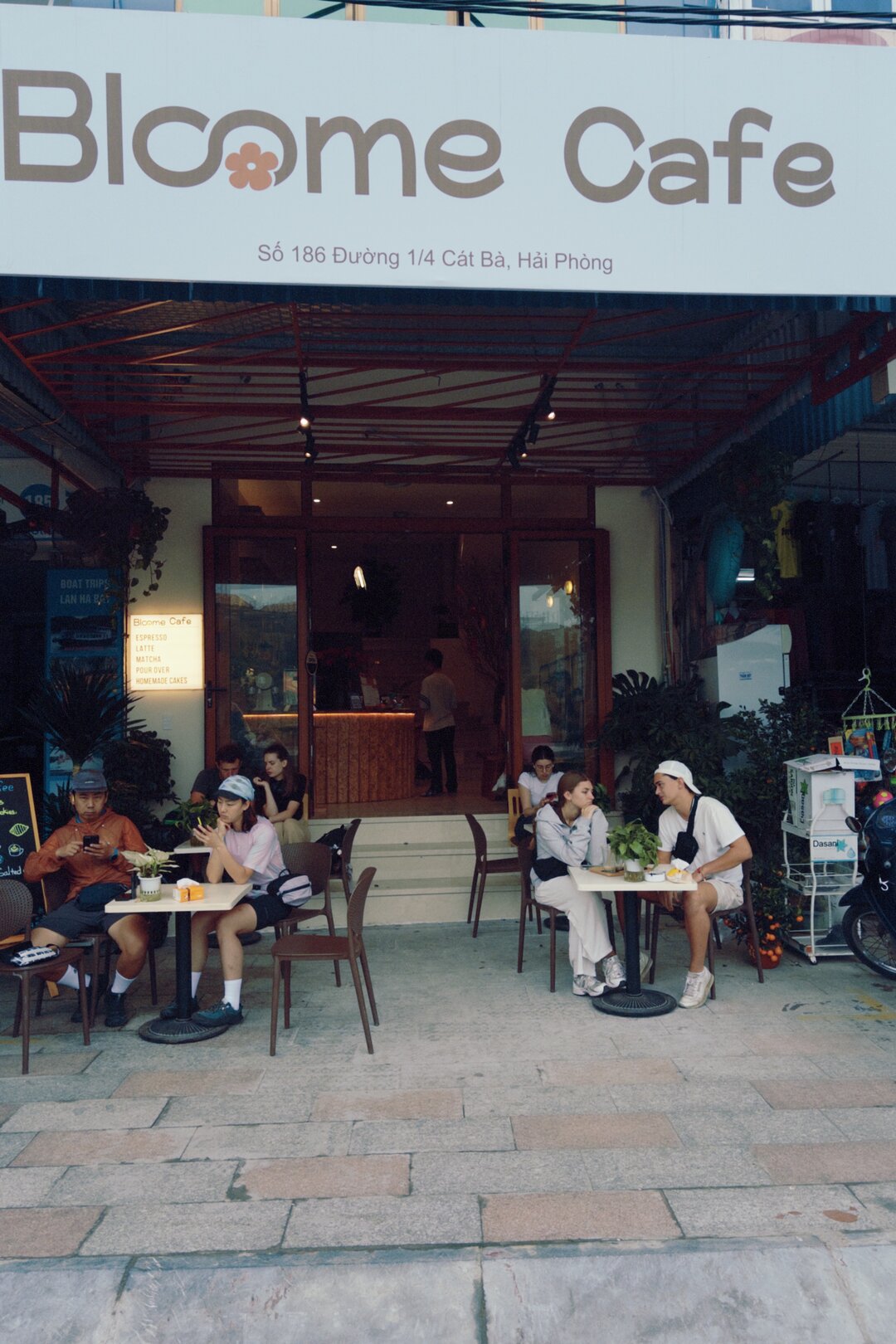 Bloome Cafe CatBa
