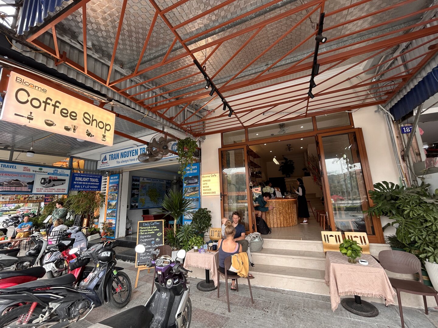Bloome Cafe CatBa