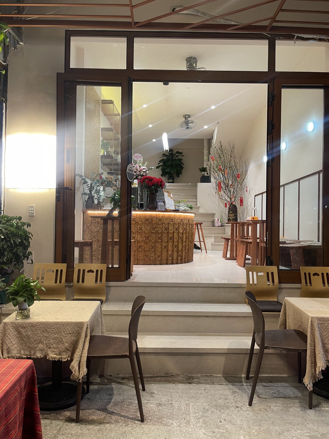 Bloome Cafe CatBa
