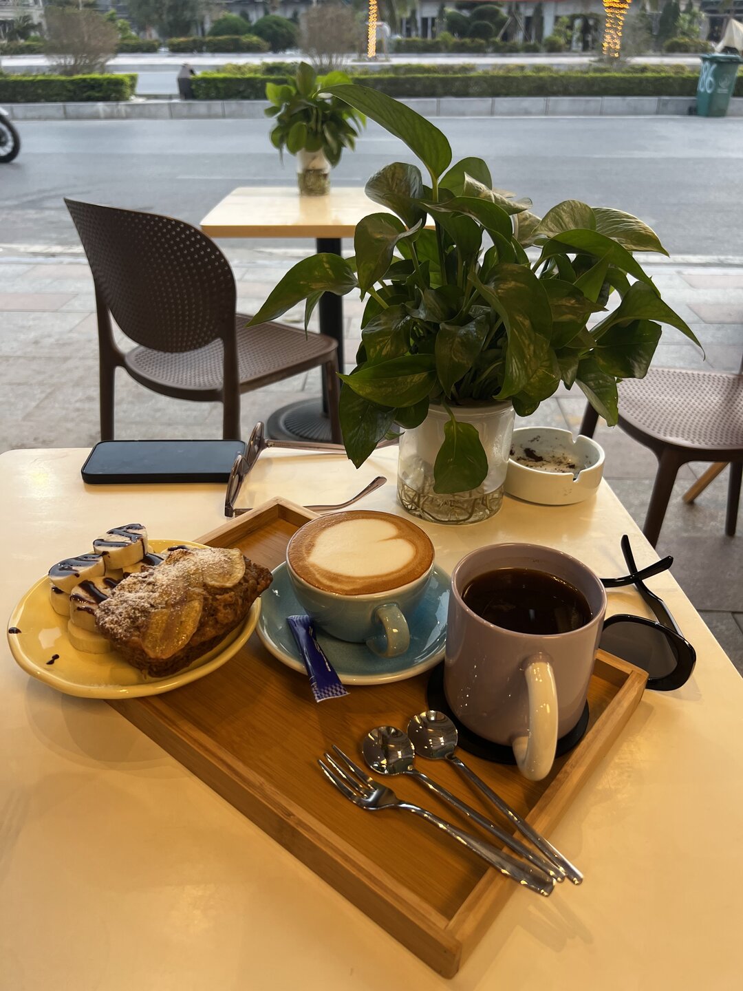 Bloome Cafe CatBa