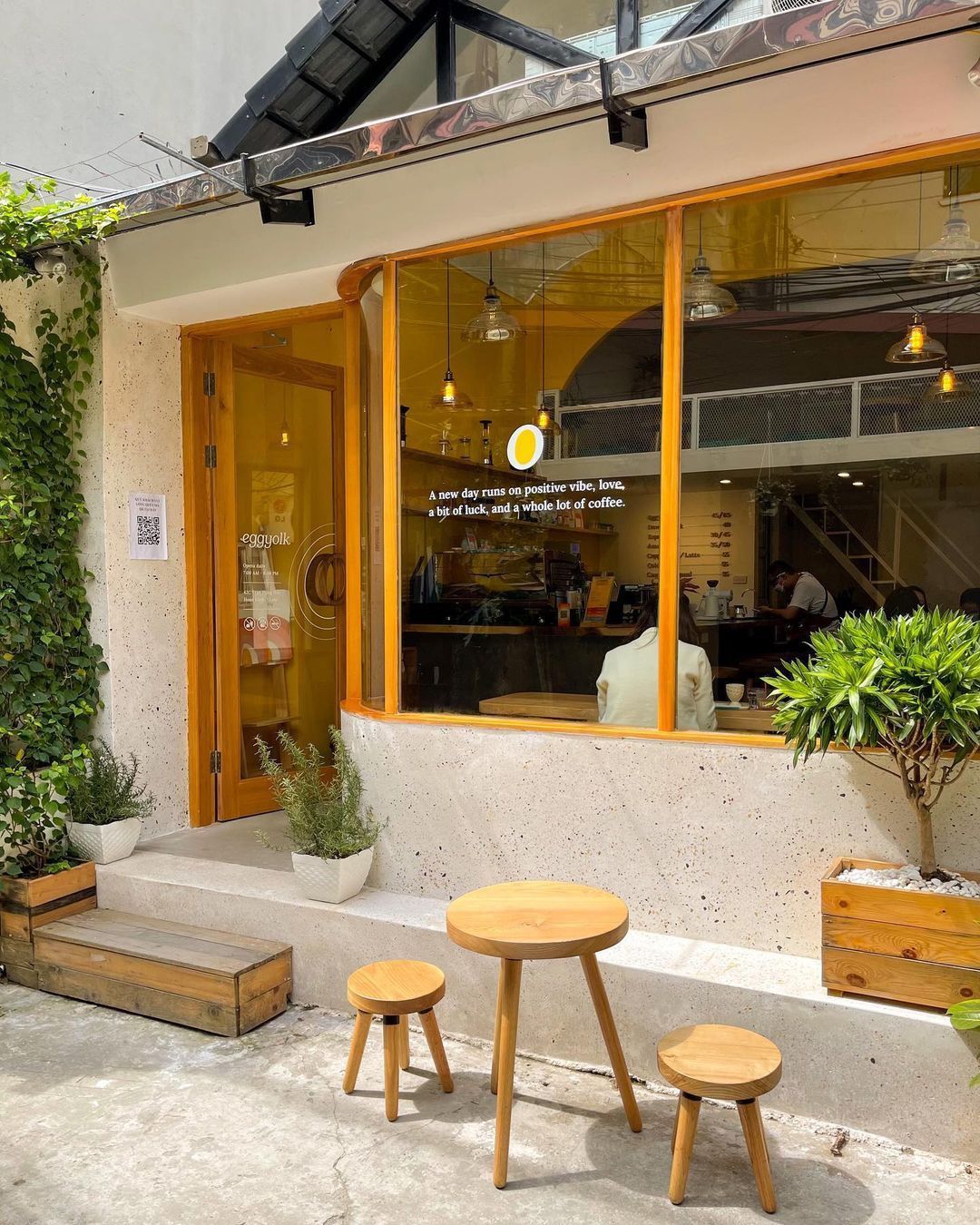 Eggyolk Coffee Tran Hung Dao