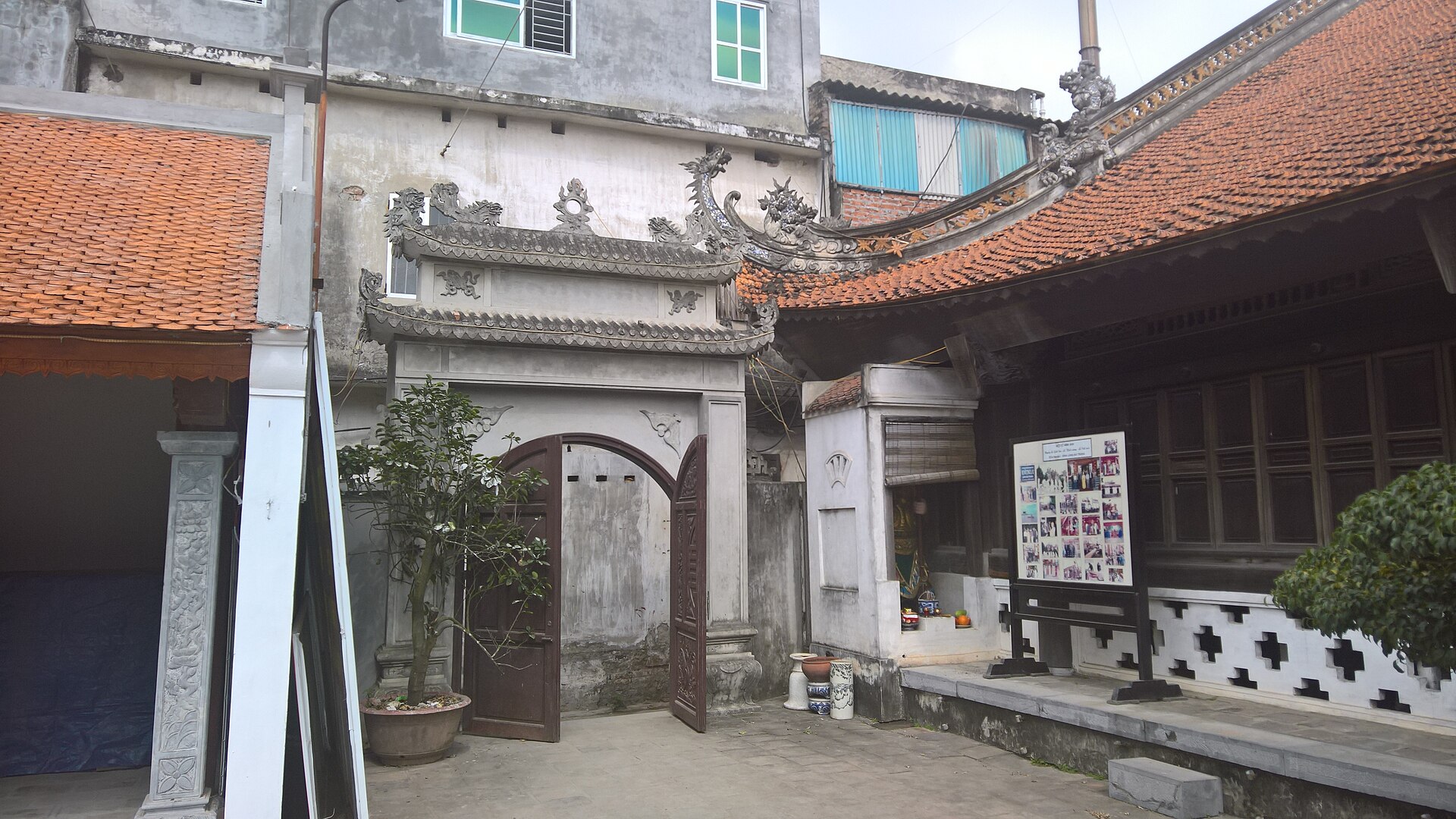Bát Tràng Pottery Village