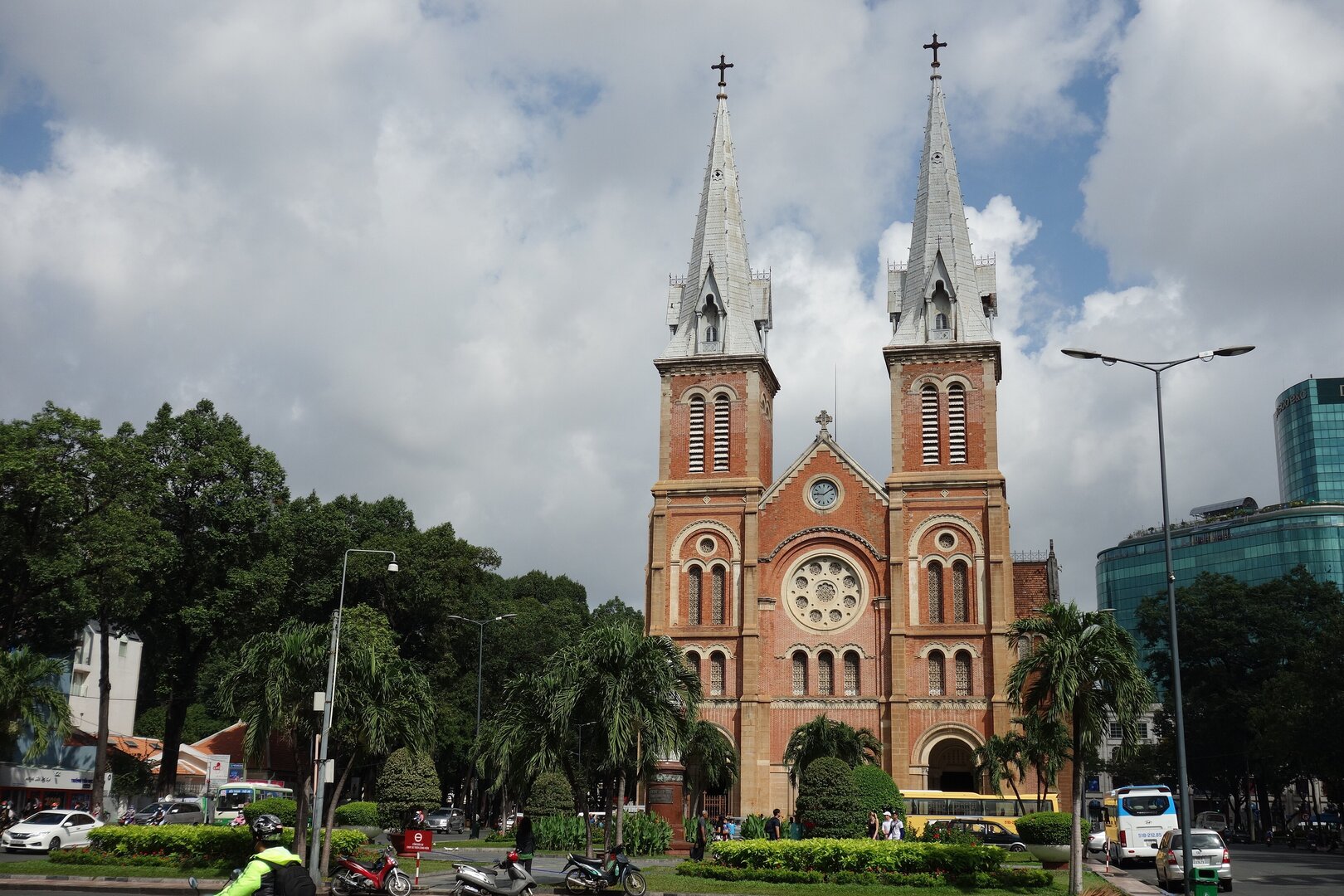 Nhà thờ chính tòa Đức Bà Sài Gòn