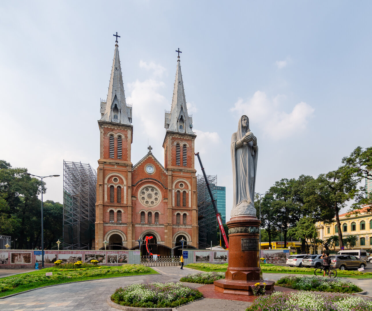 Nhà thờ chính tòa Đức Bà Sài Gòn